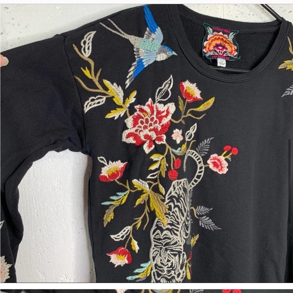Johnny Was SET black floral tiger embroidered sweatshirt & leggings set. Size XS